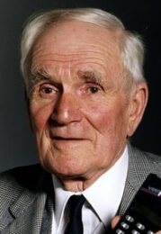 Desmond Llewelyn